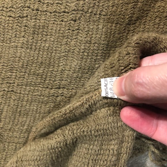 Knitted, hooded ponch - Picture 10 of 11